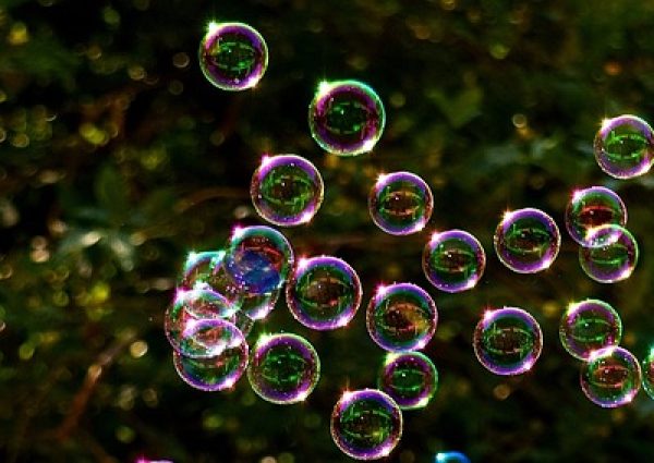 soap-bubbles-2417436_640